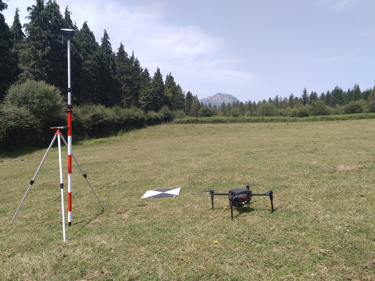 arcgonza's tweet photo. Trabajos mediante dron para la monitorización del matorral dentro del proyecto Life Oreka Mendian, liderado por @hazifundazioa. Se pretenden obtener mapas de altura e índices de vegetación. 
Imagen de ayer en el PN de Gorbeia. https://t.co/wcwFndOVIV