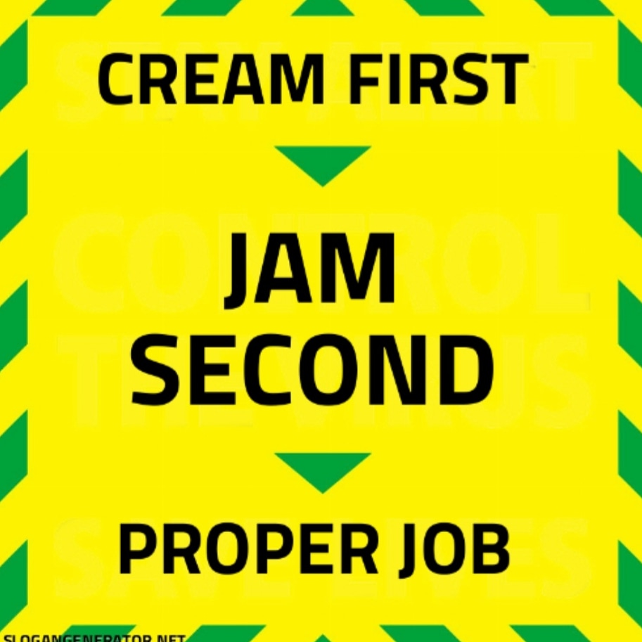 OliverWannell's tweet photo. I made this especially for @rjc1985. The *only* way to enjoy a cream tea.
#creamfirst #jamsecond #properjob #creamthenjam #devon #creamtea #cornwall https://t.co/qCxMxhGmYf