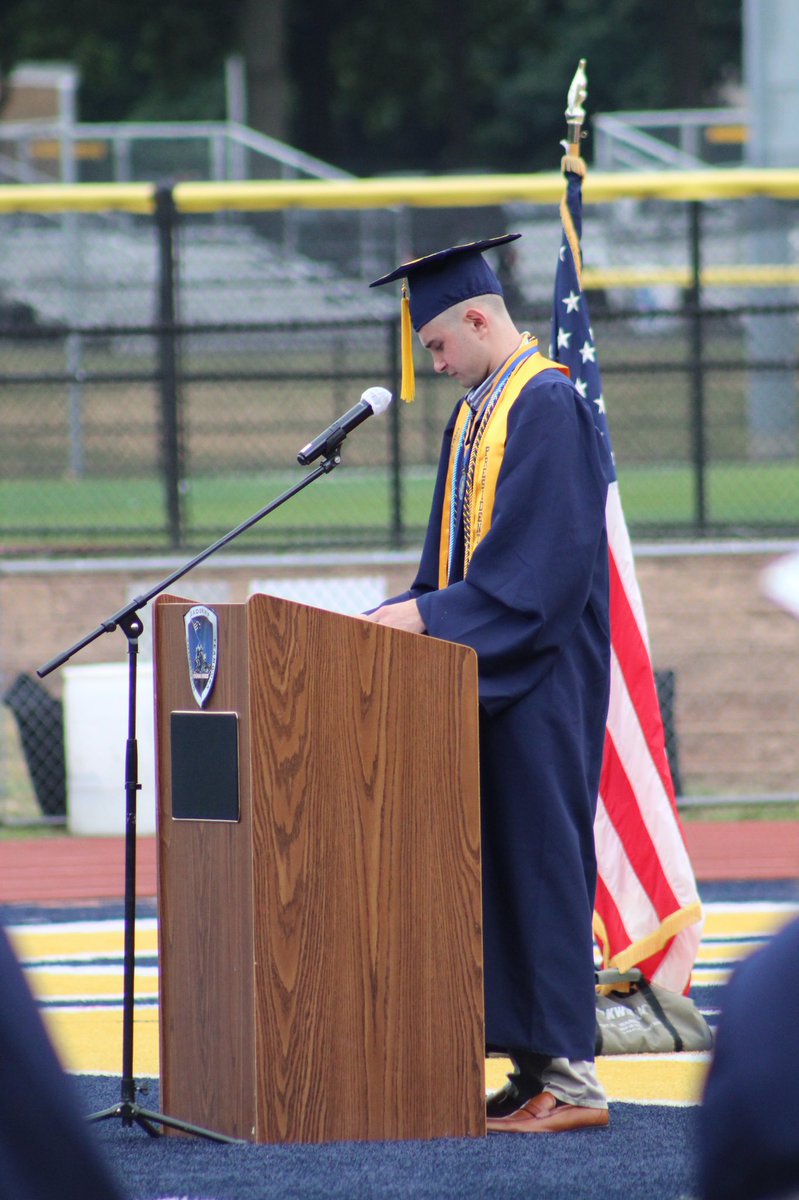 ColoniaHigh's tweet photo. As the graduate’s name was called, they stood instead of getting their diploma cover. Seniors cheered for one another as each graduate was recognized #ClassOf2020 #Graduation2020 #coloniapride https://t.co/1CKCZMcTPg