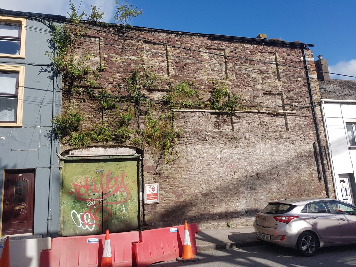 this is another beauty, ideal creative hub for art & making or character affordable homes, was for sale recently so let's hope it's rejuvenated soon, restoring  #Cork  #heritage,  #socialcrime to see it crumbling away  @corkcitycouncil  #programmeforgovernment  #housing  #inequality