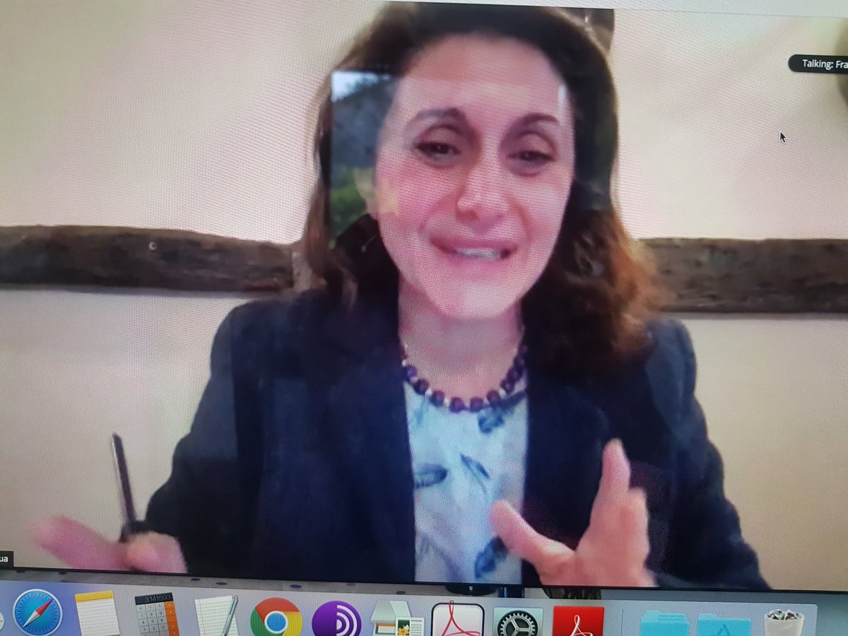 Francesca_Me's tweet image. @Franziat4oaks delights the audience talkin&apos; about her new book Iconophilia, also answering the interesting questions she&apos;s been asked! 
#IMC2020 #vImc