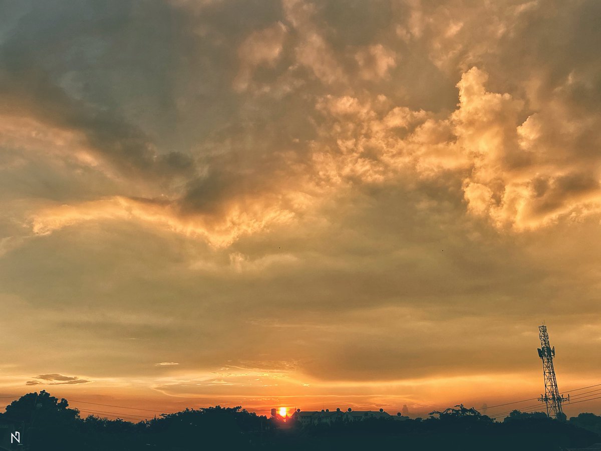 neilgermo's tweet photo. July 9, 2020
#LookUpIts6oClock #ThisIsWhatISee #aNGles https://t.co/KeGVsEGPo6