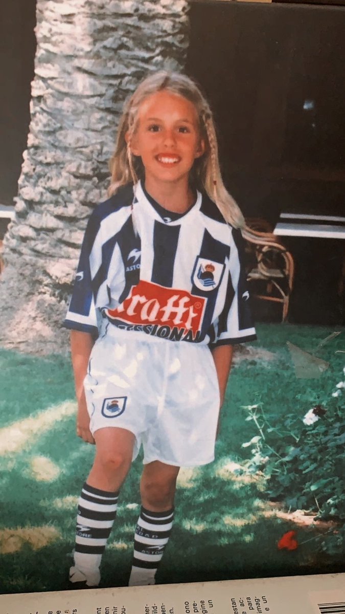 maiitane9's tweet image. Feliz de pertenecer por fin a esta gran familia Txuriurdin 🔵⚪️💪🏾.

Gracias @RealSociedad! 

A por ello 💪🏾🚀