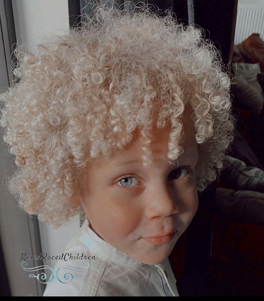 naturalbunchkid's tweet image. Jaxx is adorable! 

Guess which country this  #curlykids is from? 

Drop a kind Comment below!

#type3curls #curlyhair #blonde
#naturalbunchkids