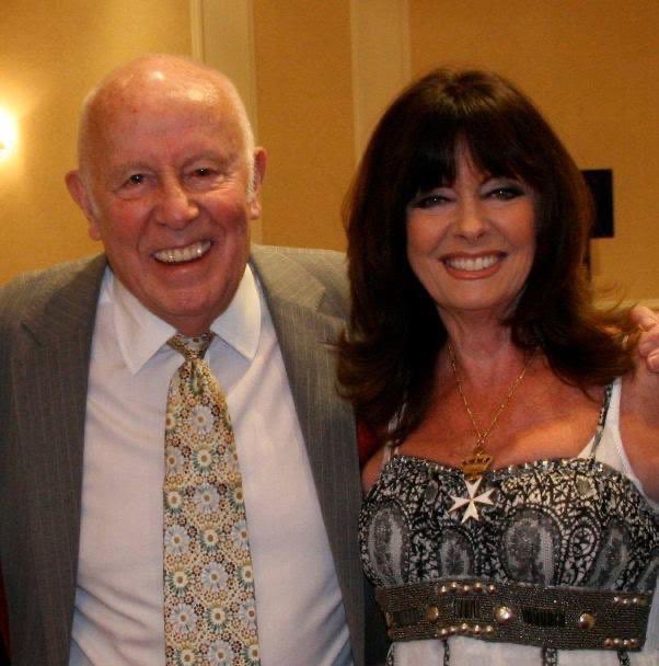 “I don’t believe it” #RichardWilson  OBE is 84 today Great actor and fabulous as Victor Meldrew in “OneFoot in the Grave” loved by the nation. Fond memory at heritage lunch. Have a lovely day #AnnetteCrosbie #AngusDeayton #SusanBelbin #EstaCharkham #BBC #RichardWilson