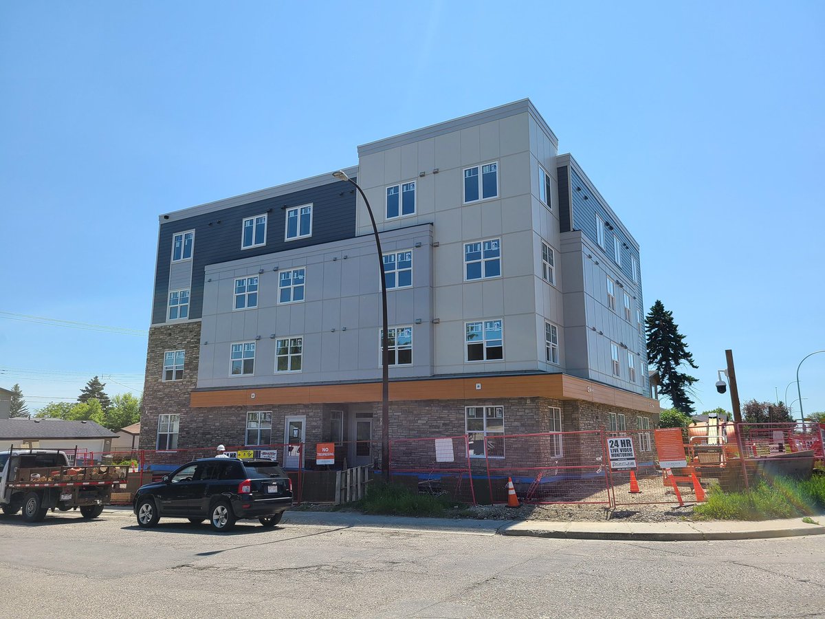 HomeSpaceyyc's tweet photo. Progress on our three developments opening later this year - 74 affordable homes Downtown, 38 in Forest Lawn + 27 in Hillhurst - all made possible thanks to @RESOLVEyyc donors + government partners! #yycdevelopment https://t.co/RofqGN6maO