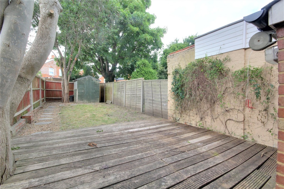 A well presented two bedroom Victorian end of  terrace home in Beecham Road, #Reading - £295,000 🏡

See more on our website. fal.cn/beechamroad_re…

#propertyforsale #parkersproperties