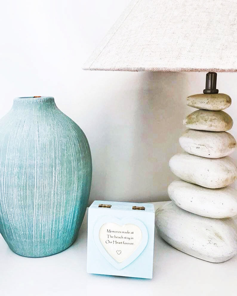 🤍 Our seaside quote box on display providing daily inspiration 🌊
#cornwall