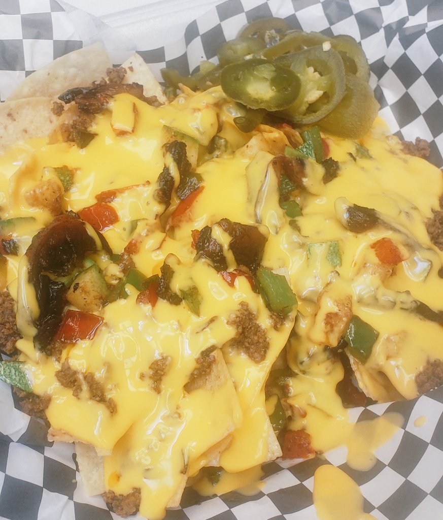 fivestarnacho's tweet photo. Grilled Summer Vegetable with Ground Beef is oozing with flava! #fivestarnacho #milwaukeefoodtruck #mke #foodtruck #milwaukee #Lunchtime #Nacho #curbsidepickup https://t.co/Hrw1gSUwuj