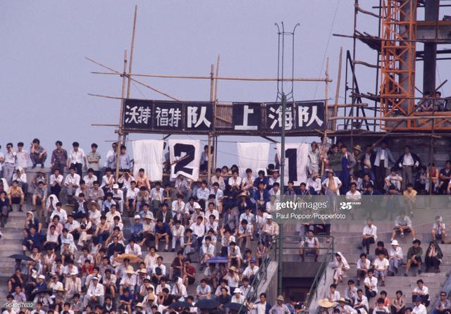 En 1983 les clubs anglais faisaient déjà des présaison en Asie pour gagner en popularité et en 💴💴💴 (Watford vs Beijing et vs Shanghai) . En France les clubs faisaient quoi pour gagner en popularité au niveau mondial ?