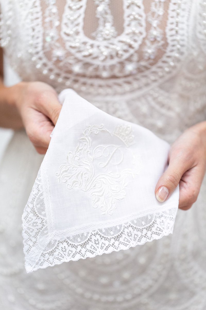 Pearlencia - Exquisite Pearl inspired Wedding Inspiration for the Contemporary Couple
Images 📸 <a href="/AnneliMPhoto/">Anneli Marinovich</a> with Concept <a href="/lizcakeemporium/">Elizabeth (Author of The Luxpreneur) Solaru</a> at @10_11CHT 
bit.ly/3iK8nNK Napkin <a href="/estembroidery/">Extra Special Touch</a>