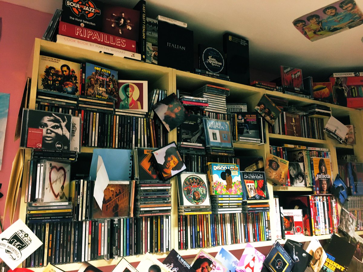 DesFume's tweet photo. @michaelvitti @pclovinU @MikeMaurroMusic @souljazzfunk @Funkess @simoneyles1 @Soulsorts @jreldon @KellyEekockopp @soulandjazz @RichardSearling @sean_write @misoulradio @DanceQueendq @DJ_Gloss @carlhyde41 Hereโs the section from the Larder I found the CD - Cooking on all four-burners as always thanks to the #shufflemonkey but as you progress round it gets very #jazz then #world & then #franksinatra & then it really goes wild ๐ https://t.co/xnH4nNGtFZ
