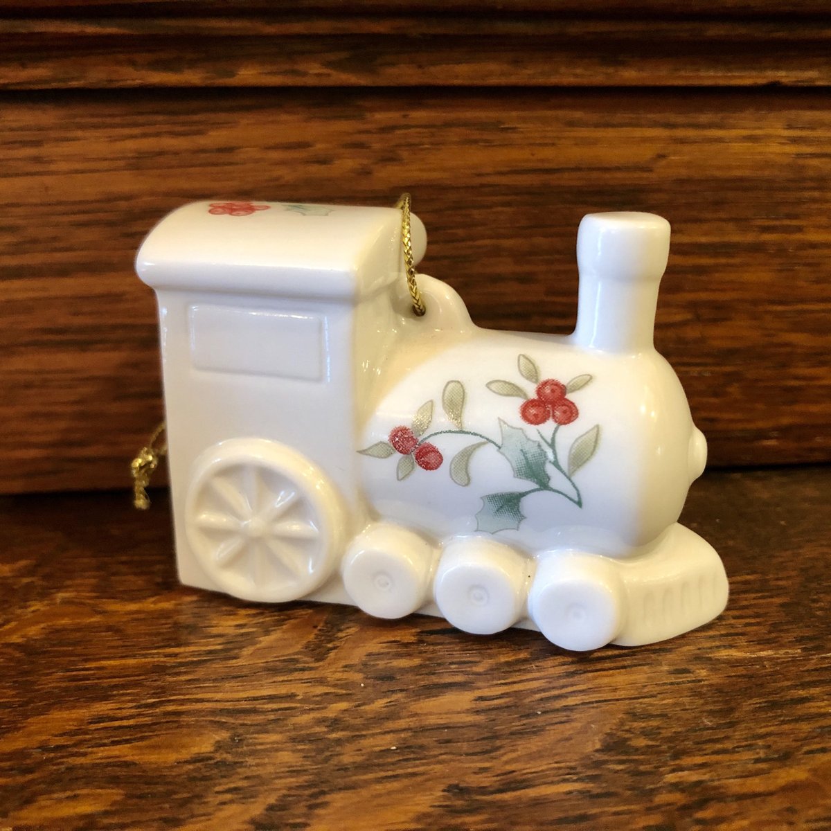 ZendingMachine1's tweet image. Choo Choo in my #etsy shop: Pfaltzgraff Winterberry Christmas Ornament Railroad Train Engine Vintage 1990's Ceramic Holiday Decor etsy.me/322AIc3 #trainengine #christmasornament #treetrimming #xmasaccent #christmas