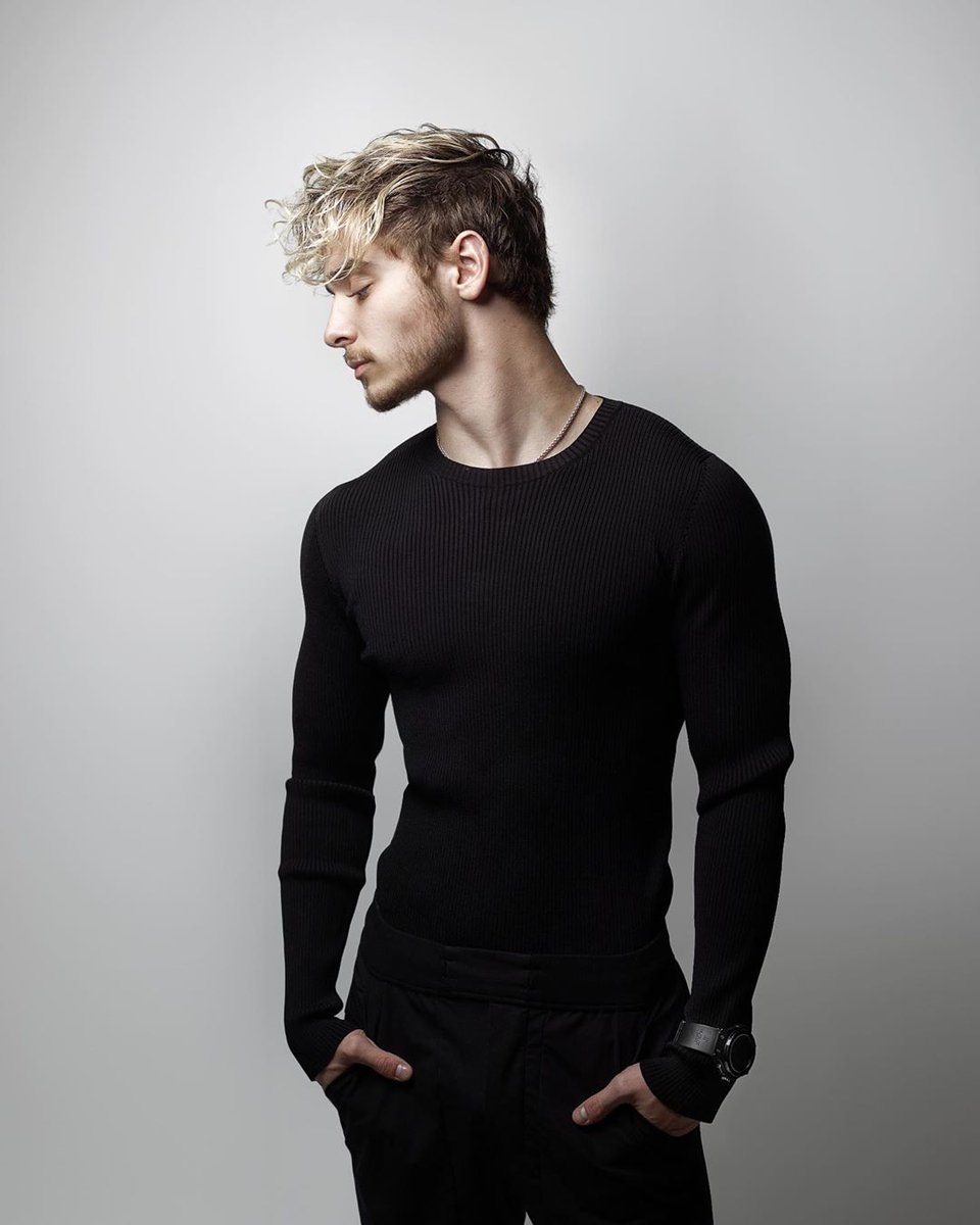 kylesclerc's tweet photo. O Josh vc quer matar seu Fandon inteiro é? Pq porra tu tá muito gato nessa foto😍🥵🥰❤ @joshbeauchamp #joshbeauchamp #ForYouJosh https://t.co/EuezkZv7wD