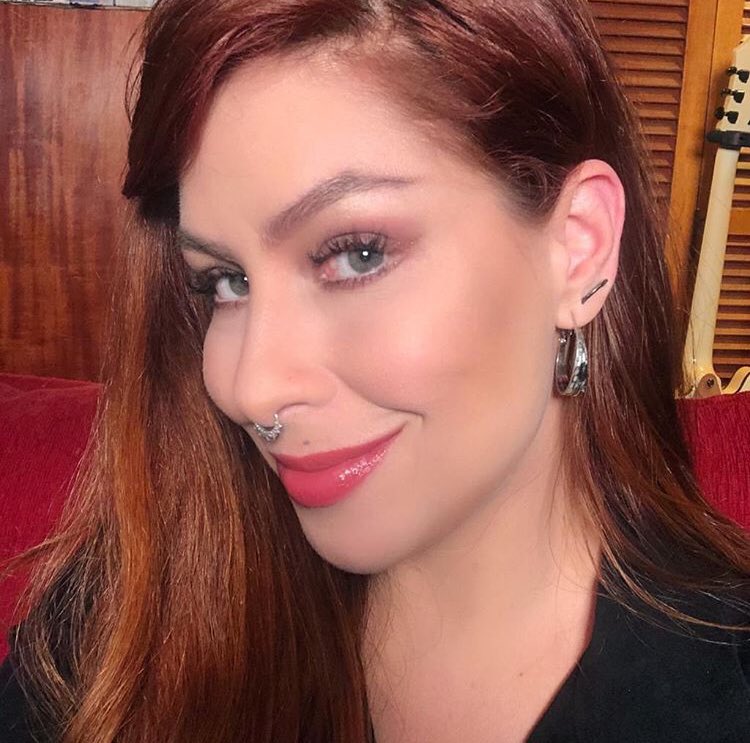 queenpitty__'s tweet photo. look usado pela @Pitty para o programa #SaiaJustaNoGNT de ontem ✨
sexy sem ser vulgar 💅🏻💕
#pitty #looksdapitty #pittytweetou #pittynognt #saiajusta https://t.co/wyx4LCQm0Z