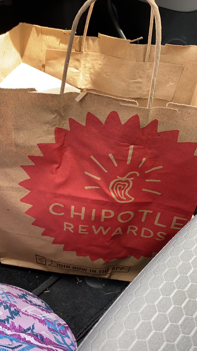 tayy0505's tweet image. It’s Thursday so you know what that means 🤗 #chipotleaddict
