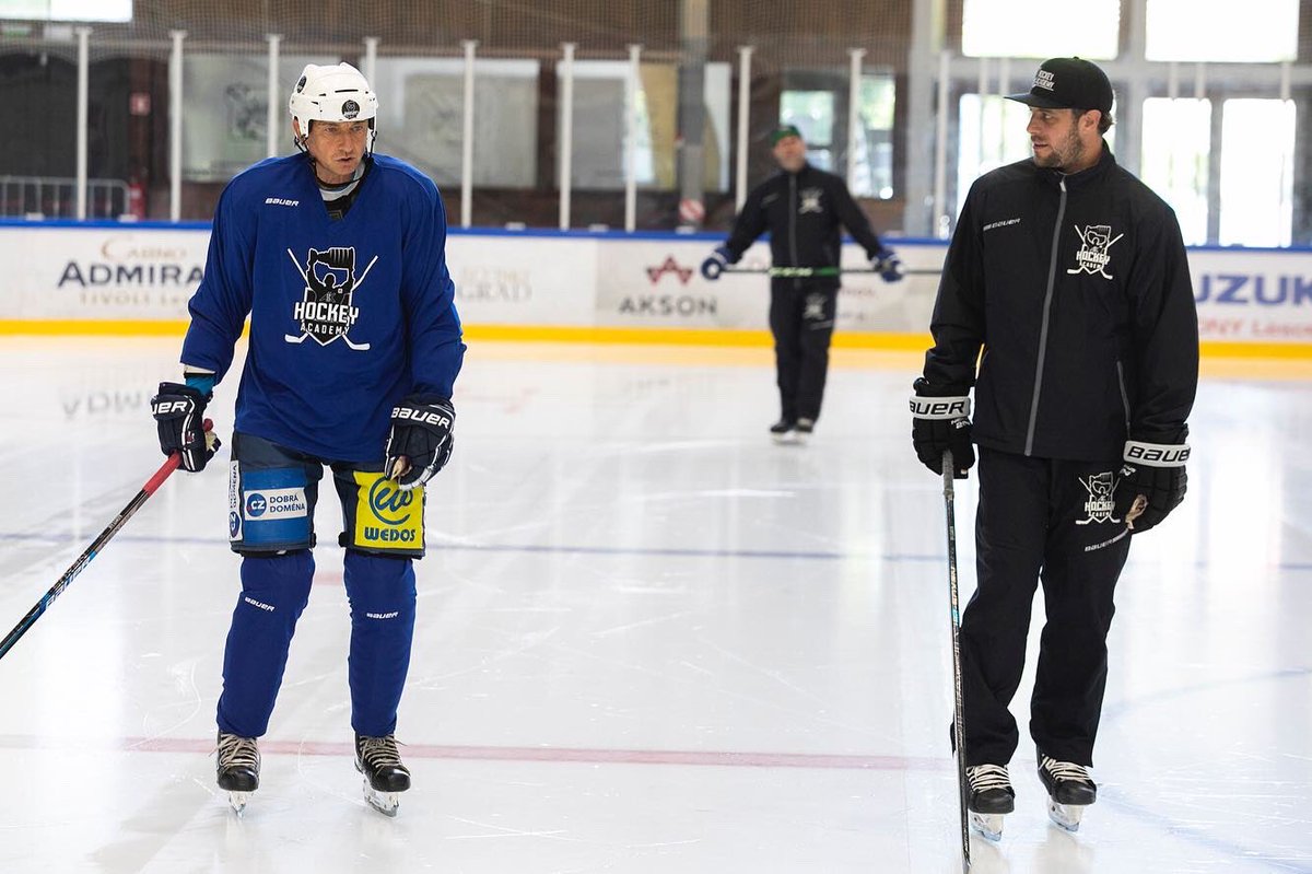 HockeyAcademy24's tweet photo. Mr. President 🇸🇮❗️#slovenskibiser https://t.co/MDiMPz3svH
