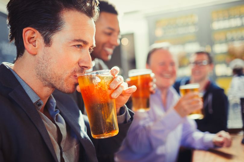 DailyMirror's tweet photo. Drinkers 'will visit pub 6,000 times in their lifetime and order 12,000 rounds'
https://t.co/CvNKC56UIu https://t.co/OT2q8qZ3Jj