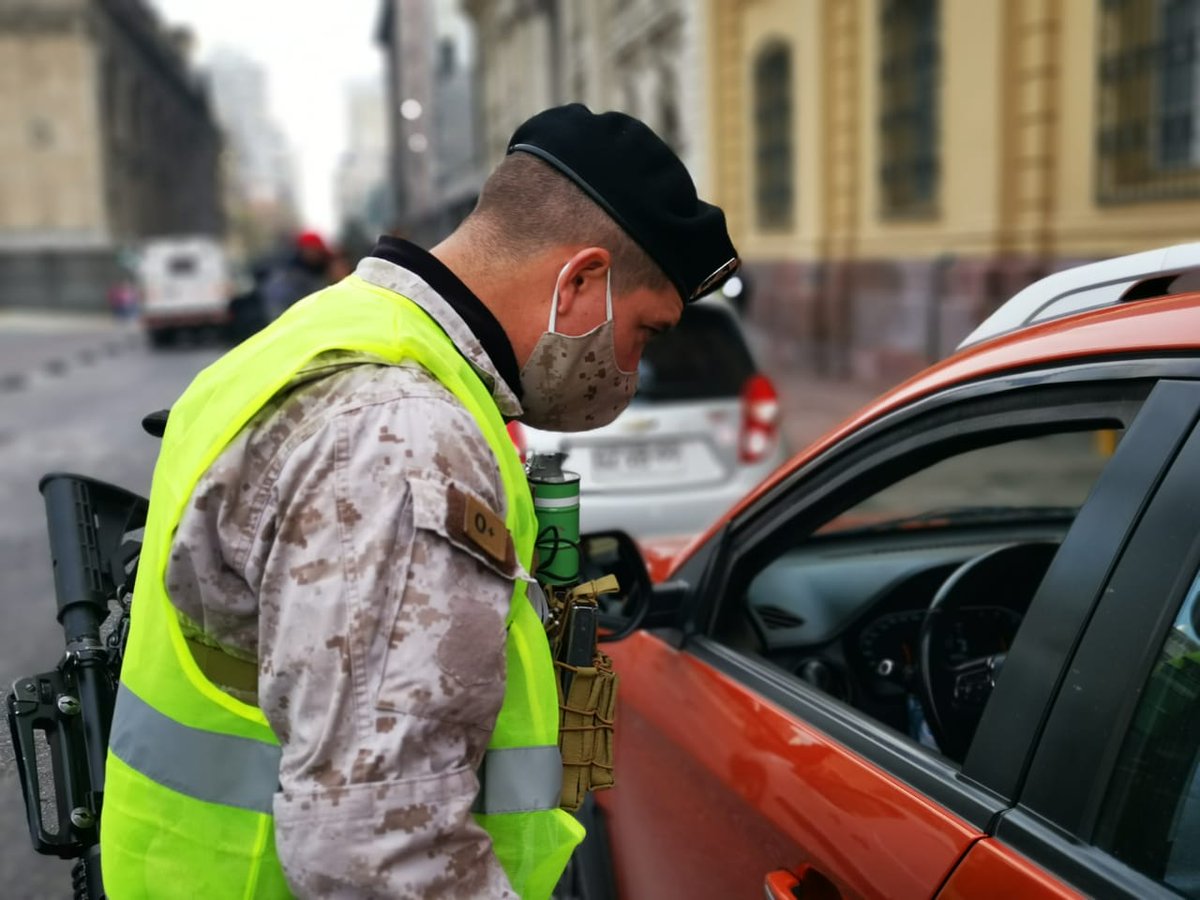 CGGERM's tweet photo. #PlazaDeArmas/ Como los 77 soldados del combate de "La Concepción" y en honor a #LaBanderaDeTodos , nuestros soldados ratifican a diario su compromiso con la Patria, quienes hace + de 100 días están entregando su máximo profesionalismo ante esta pandemia 🇨🇱🇨🇱🇨🇱 https://t.co/ZGHNCyzfuY