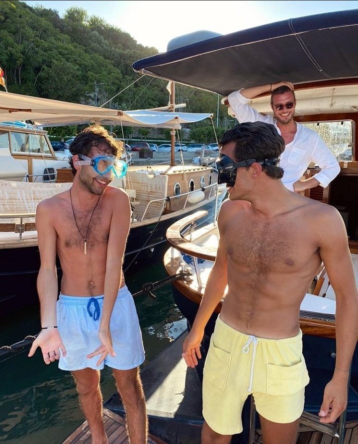 PepeBarrosoJr2's tweet photo. 9/7/20 Pepe via Instagram • Menorca with @isasmenorca
#denuevoenelverano #pepebarrososi̇lva #pepebarroso #pepebarrosojr #amigos #dialibre #vacanciones https://t.co/wccdUPIY1W