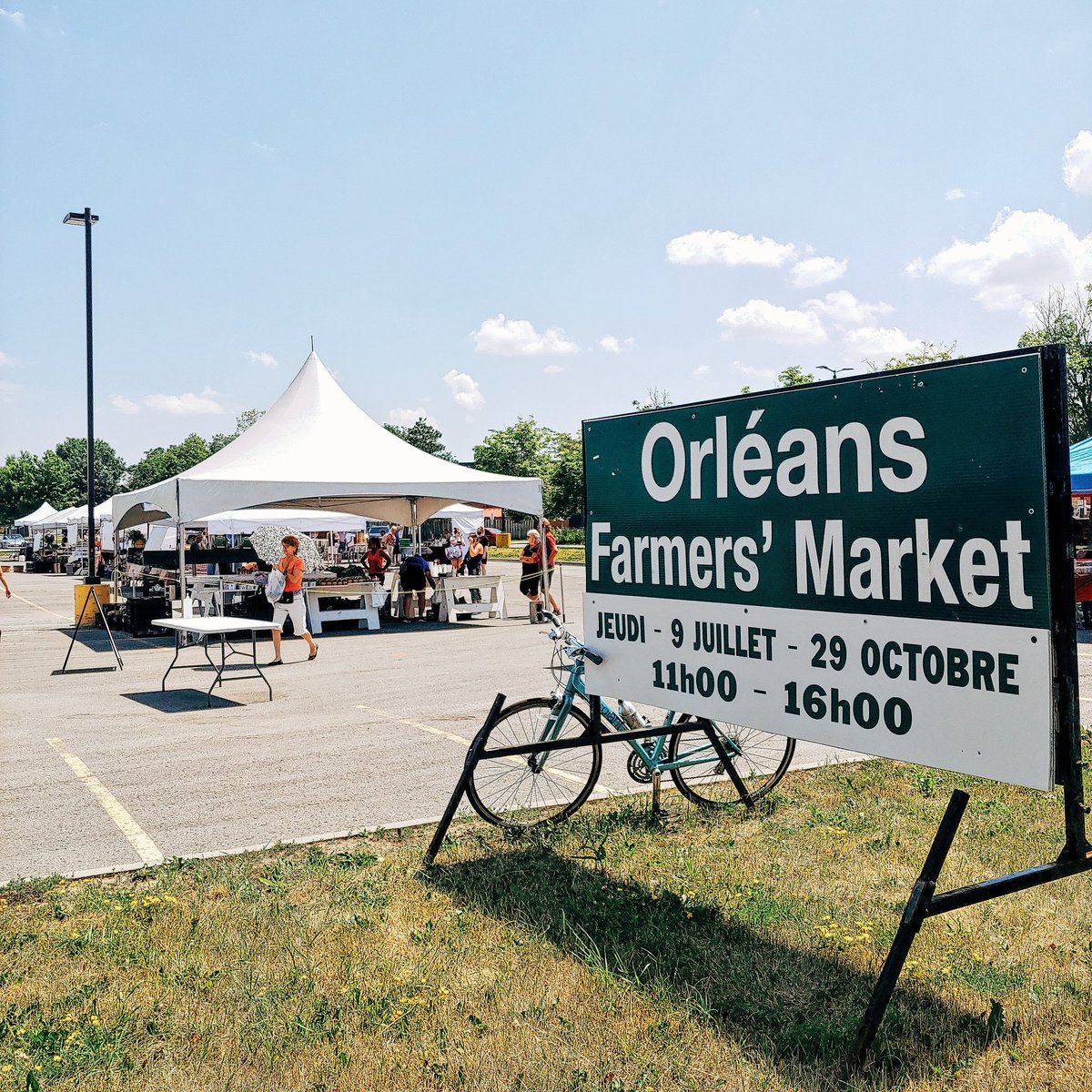 OttawaFarmMkt's tweet photo. Wow #Ottawa! First Orléans Farmers' Market of the season and it's a hot one! Thank you so much to everyone for the support! We'll be back every Thursday until the end of October! 🌞

#myottawa https://t.co/iEdC36htWx