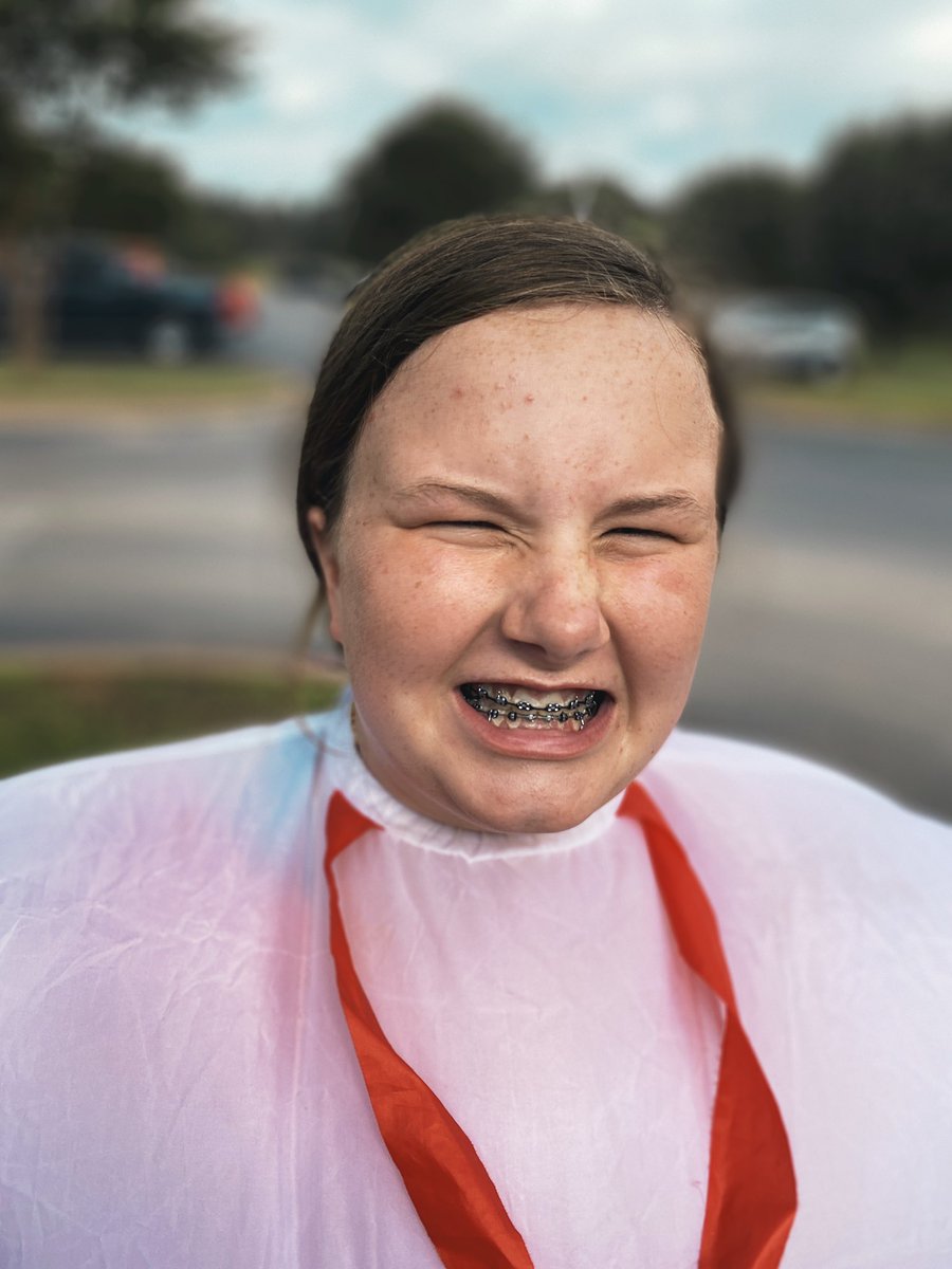 resound_tx's tweet photo. Our JH GIRLS partnered with Bristol Hospice to spread some summer love and cheer to the many local front line workers and those in their communities!!

They dressed up in blowup costumes and danced all morning 💃👏🏼🙌🏼 https://t.co/bm1CWADVPA