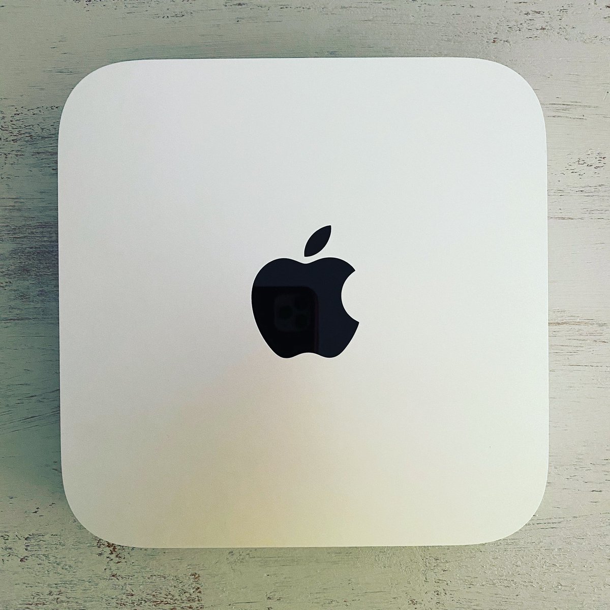jmramirez's tweet photo. Ya lo tengo #macmini2014. Ahora tengo que sacar un ratito para practicarle una cirugía y ponerle un #EVO850 de 500Gb que tengo en casa https://t.co/ML52rWNTHE