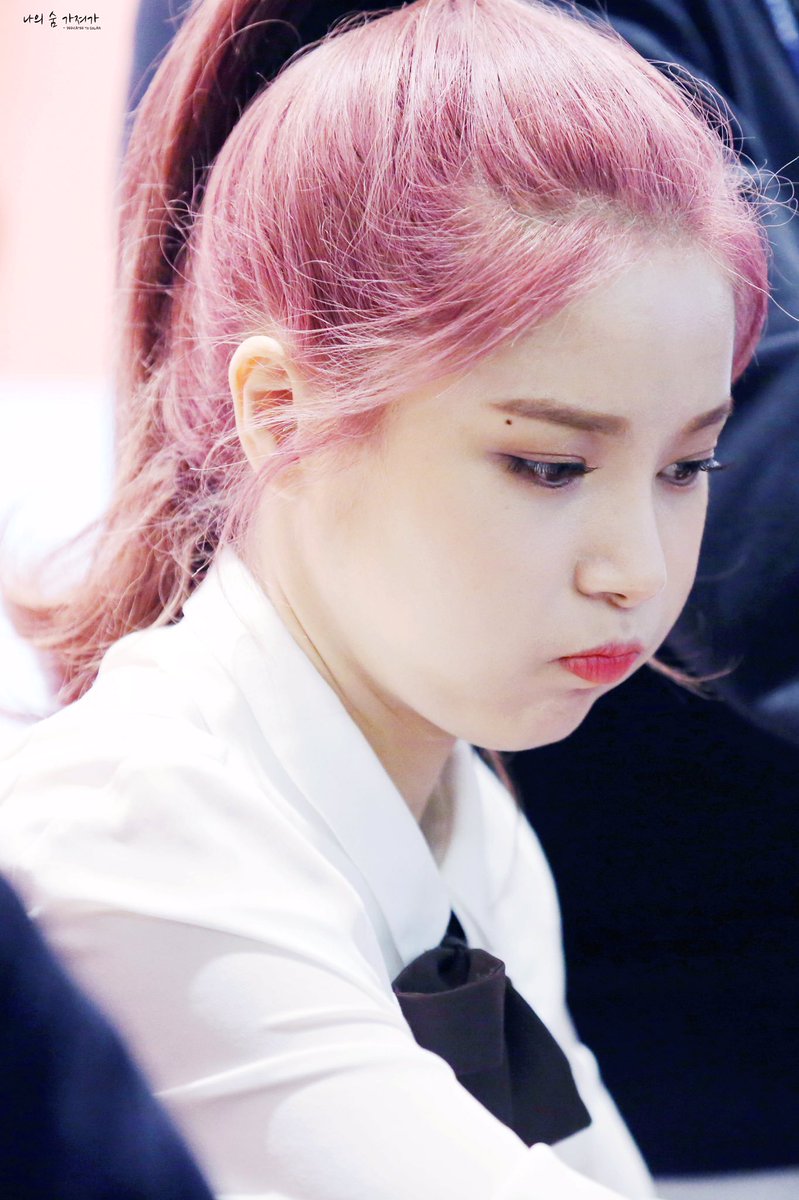 Solar cheeks going from ( • ʜ • ) to (｡•ˇ₃ˇ•｡)