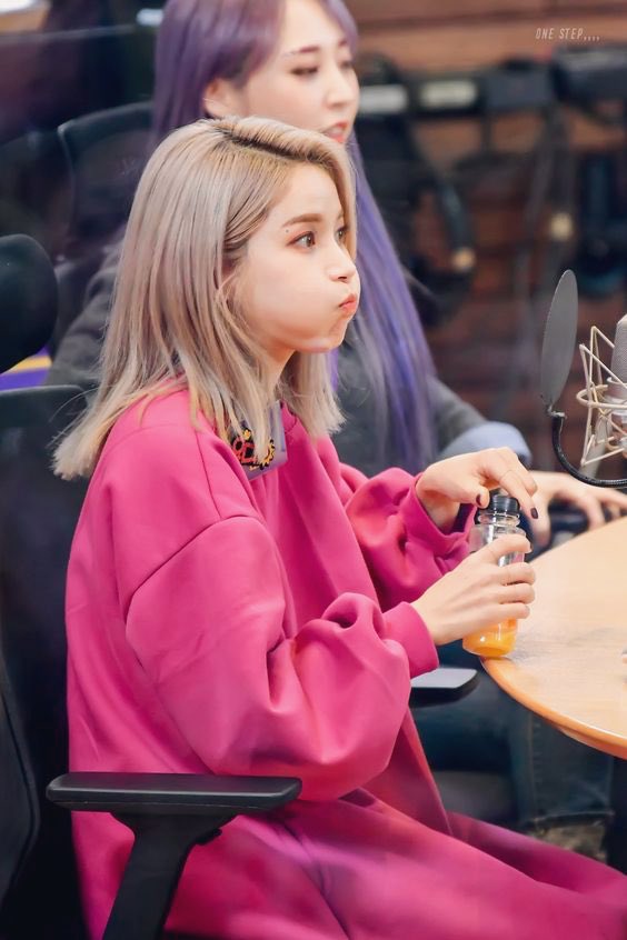 Solar puffy cheeks after drinking water