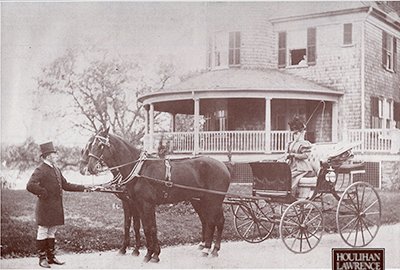 WCArchivesNY's tweet photo. Mrs. Wainwright of Rye in her two-horsepower vehicle, ca. 1895
(courtsey WCHS)

#ThrowbackThursday #MyWestchester https://t.co/FYJ1hMDXgx
