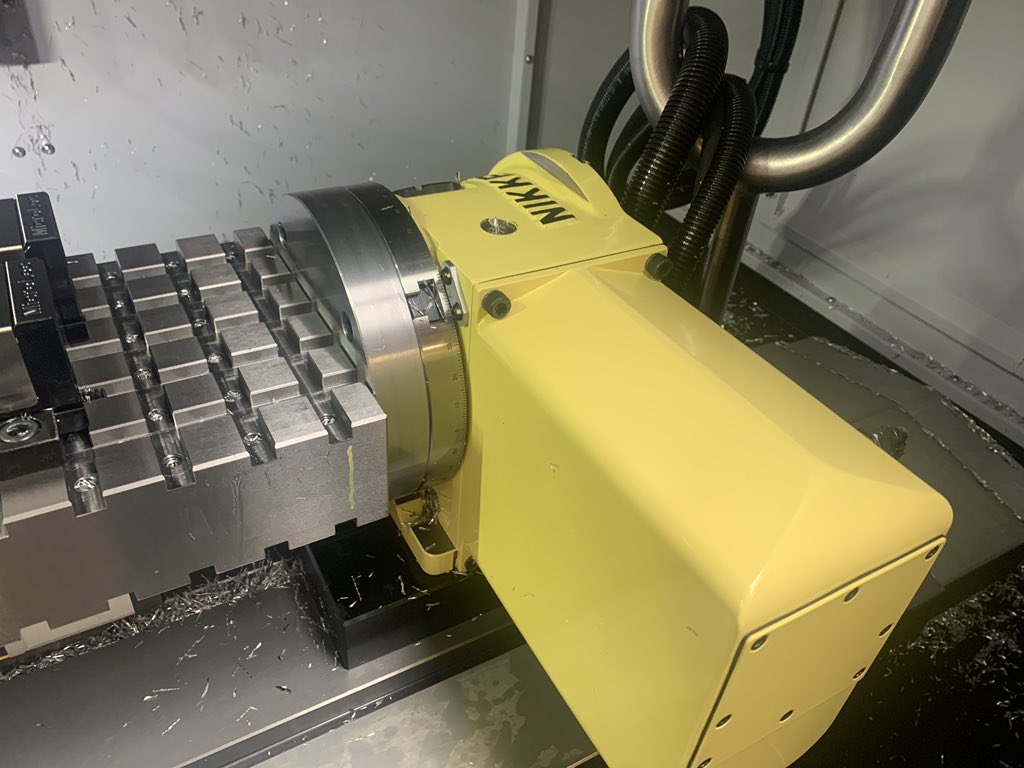 paulmtdcnc's tweet photo. Really interesting set up at Rigor Precision today on their new Doosan VMC, this method of workholding delivers so much flexibility to make the machine more efficient #microloc  #doosan #cnc https://t.co/bw2nylvr8z
