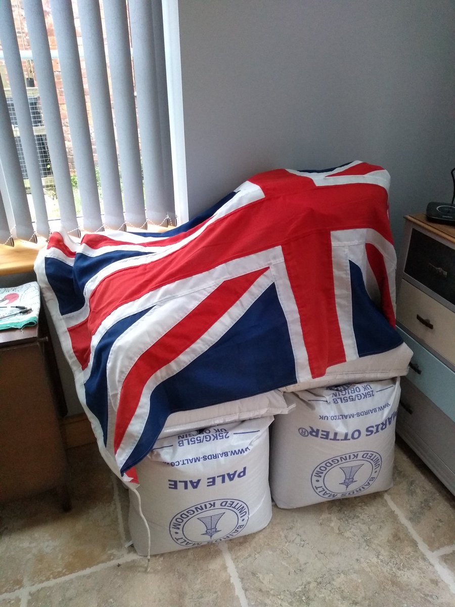 Dodletweet's tweet image. Hiding the malt! #Itsadodlebrewery please retweet 👍🏻 @beerhunter74 @PeerlessSteve @ZUSPUS @BeersInChester @UrbanChickenAle @ShitChester @aeroscouse @MoldAleHouse @ThatBeerPlaceHQ