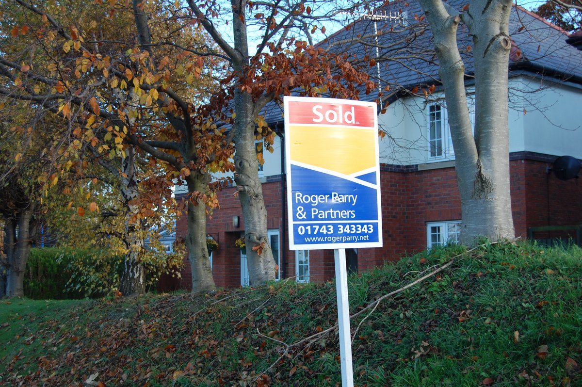 Partner, Peter Daborn, has warmly welcomed the Chancellor's announcement to drastically cut Stamp Duty in England. 
Full story: rogerparry.net/news-article.h…

#SummerStatement #stampdutyholiday