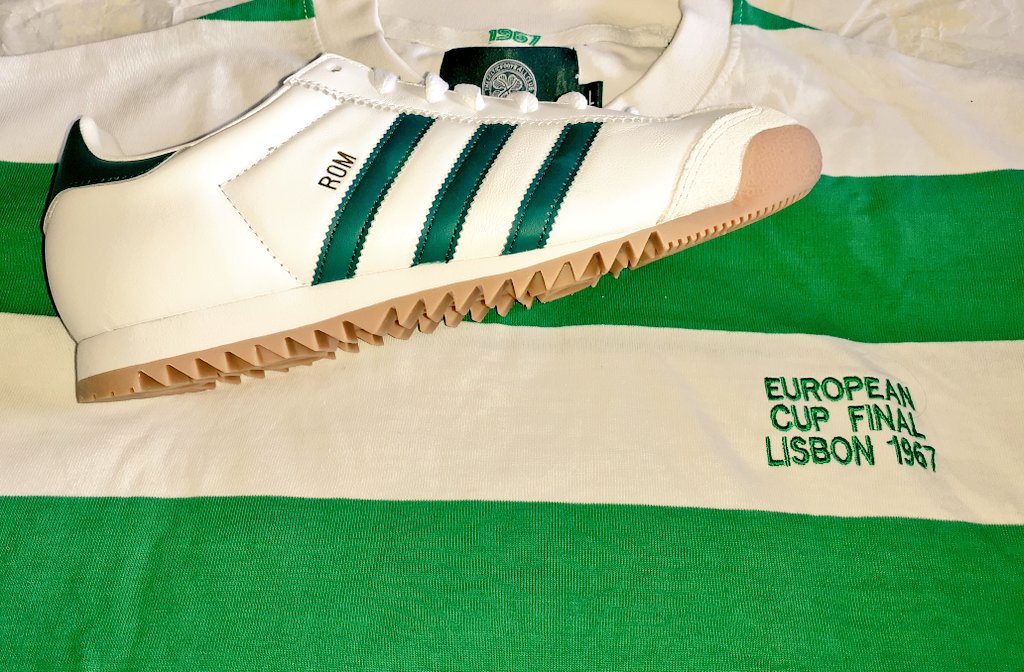 IamtheDJ40's tweet photo. Celtic & Adidas a #MatchMadeInParadise
🎶 They won the big cup & they brought it back 🎶
Lisbon Lions jersey signed by @Cairney2
Adidas Rom 🍀
#Adidas #CelticFC #Retro #adidasoriginals #Rom #LisbonLions https://t.co/mY6fSOazNZ