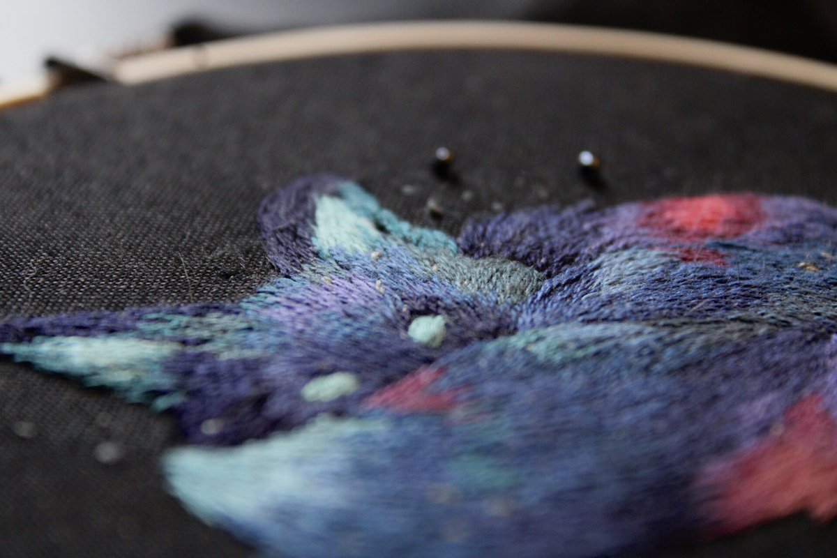 Ulyssse_'s tweet photo. Renard terminé en live! ✨

Petit aperçu avant la publication ce week-end....

#embroidery #broderie #cosmicfox #fox #art https://t.co/SZL9pePqGI