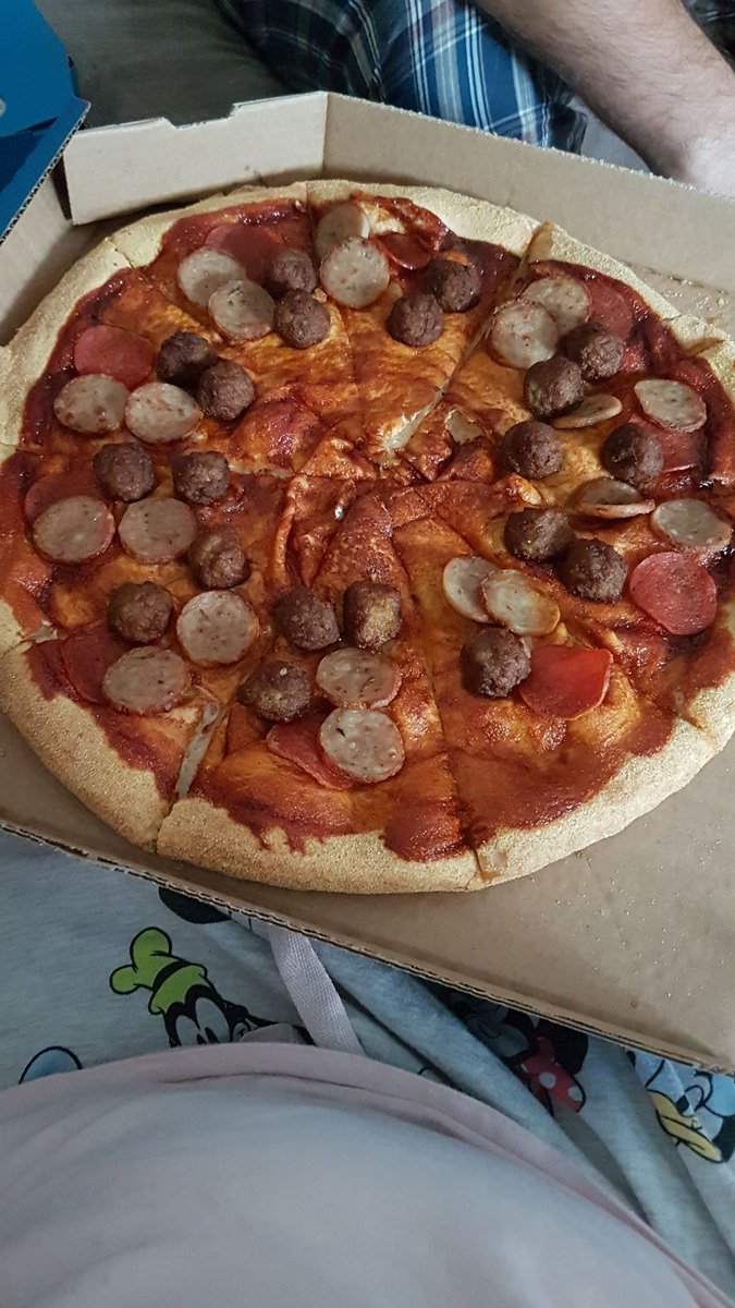 JennBun_'s tweet photo. When he orders a dominoes without the cheese AGAIN! HOW hard is it. Not once but twice!  🤦🤦 Men. @Dominos_UK https://t.co/lhtXSiImTF