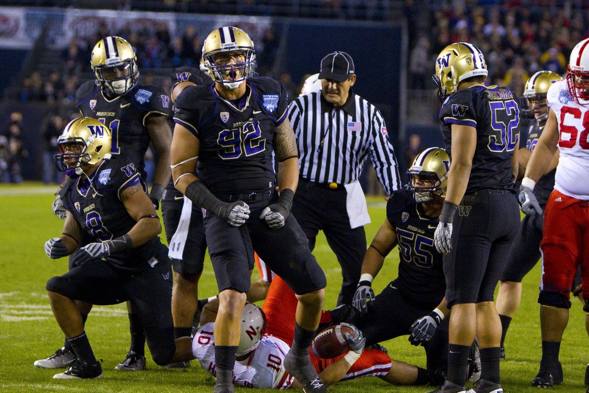 NAU_Football's tweet photo. It isn't just receivers from the Pac-12 on our staff. @E_Thompson92 played in more than 40 games at Washington before arriving in Flagstaff.

#NAUStrong⚒️🌲💪 #BigSkyFB https://t.co/R2UyKYPaSR