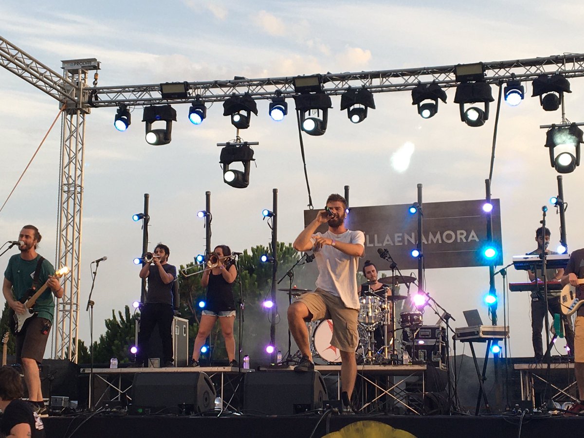 PalauSantJordi's tweet photo. Avui passarem la nit amb @itacaband 🙌🏻 quines ganes! 🥳 #CruïllaXXS Escenari @EstrellaDammCat #AnellaOlímpica @exitsmgmt @cruillabcn https://t.co/ZXZ8etvkB7