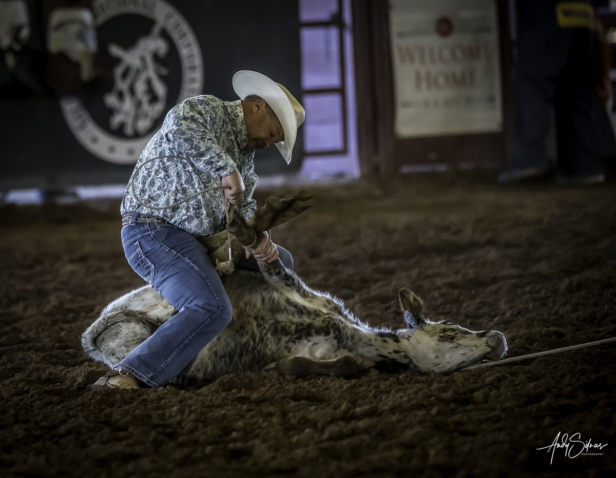 PhotoSilvas's tweet photo. #TBThursday @gilbertdayz a few years ago. #rodeo #iprarodeo https://t.co/P54ZewOr9Q