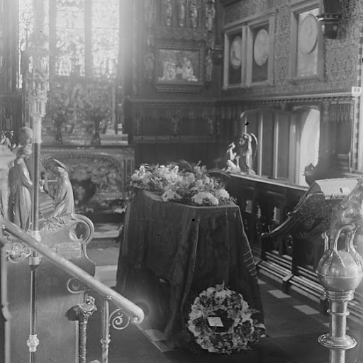 In November 1925 Queen Alexandra died. That was the last loss that she could bear.