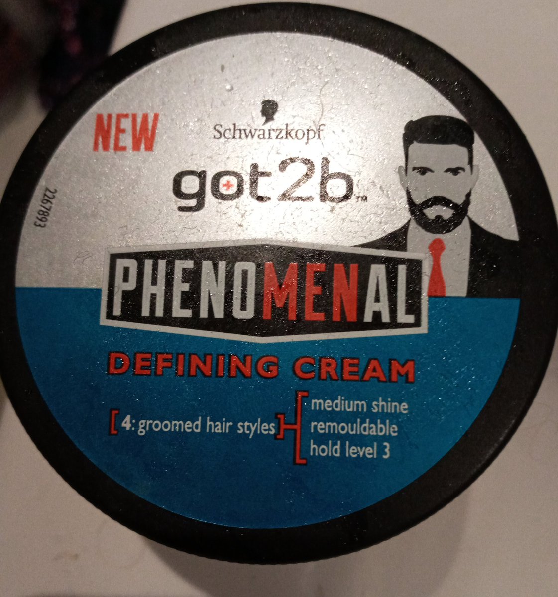 AshCullen's tweet photo. But IS this @Rylan ? #coiffed #barnett #mop #locks #do #tache #phenomenal #huur https://t.co/B9yVSg4NV7