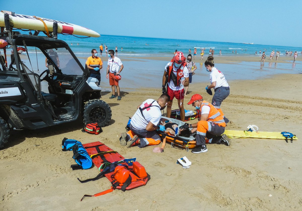 Cruz Roja en Cádiz tweet media