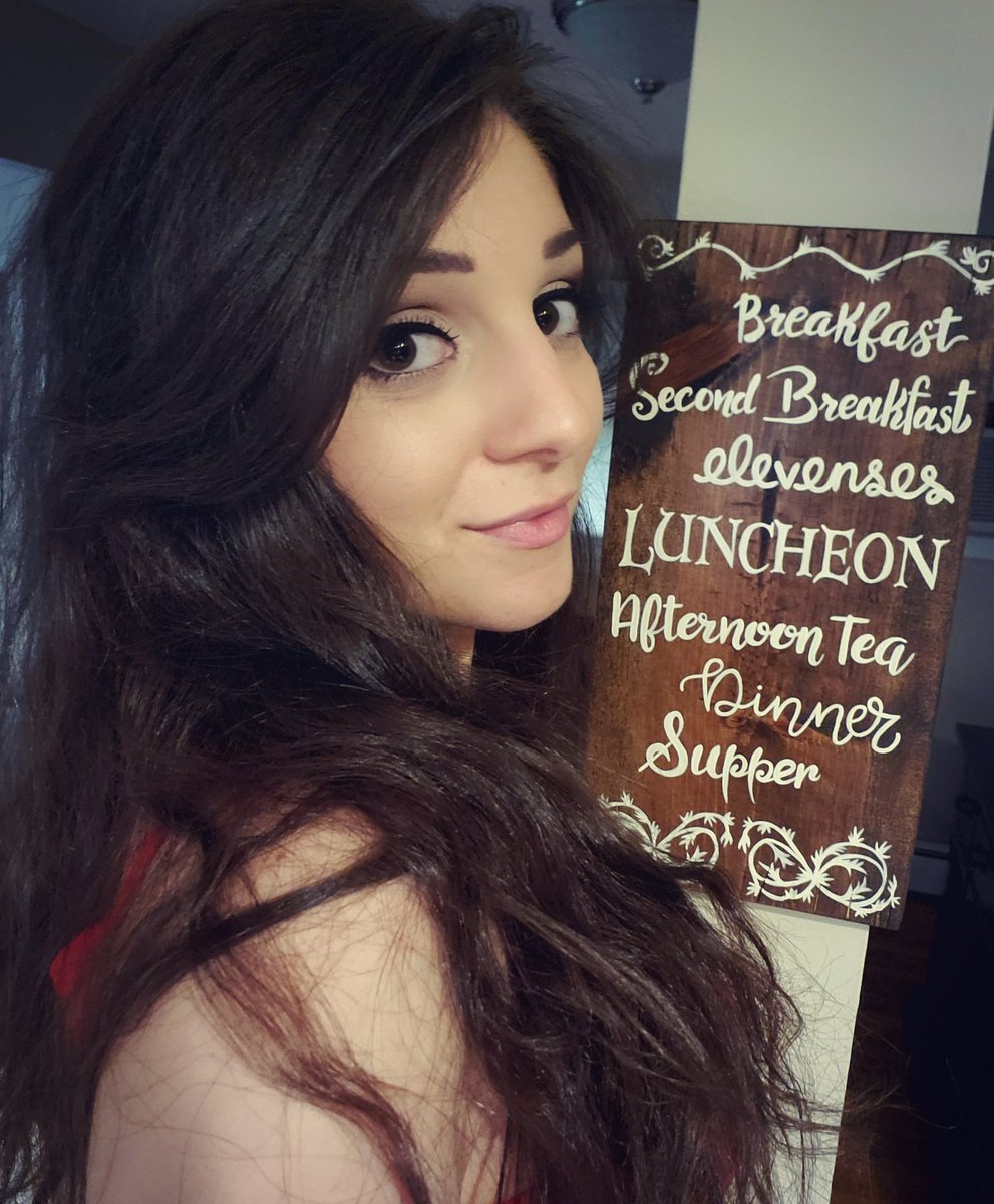 Nerdy_SenpaiTTV's tweet photo. I am a hobbit confirmed #whataboutsecondbreakfast https://t.co/AJrLTmaeJE