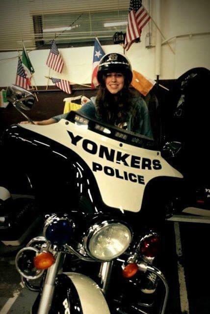 PlanetBGlasgow's tweet photo. That time I was a cop in New York. 🤣
Seriously tho. My friend arranged for me to spend the day with a Yonkers cop and LOOK AT THE SIZE OF THEIR MOTORBIKES!!
They’re HUGE! 😯
#memories #newyork #copforaday 👮🏻‍♀️ https://t.co/neKiFPbMfT
