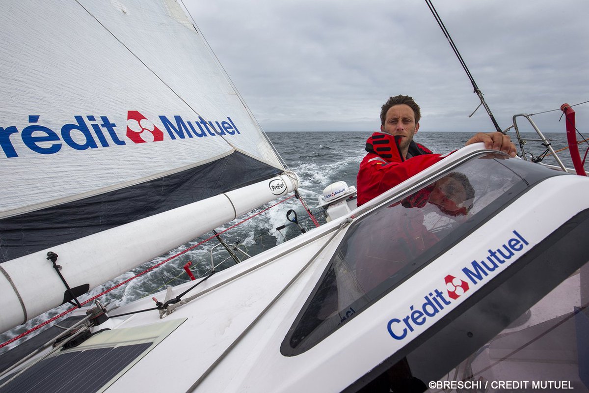 BaalDaniel's tweet photo. À 40 miles de la ligne d'arrivée, notre  skipper @ianlipinski, sur son #Class40 @CreditMutuel, est absolument impressionnant. Quelle force ! Quelle volonté ! La nuit sera victorieuse.
#TDIB https://t.co/6amXarZi64