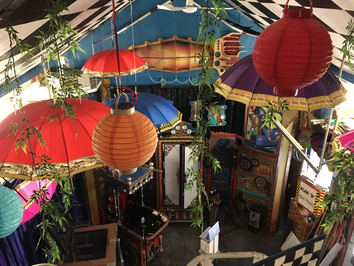 Majinxillusions's tweet photo. Here is a neat shot from my office looking down into the performance space of our virtual show. https://t.co/zdZSNRtdLO