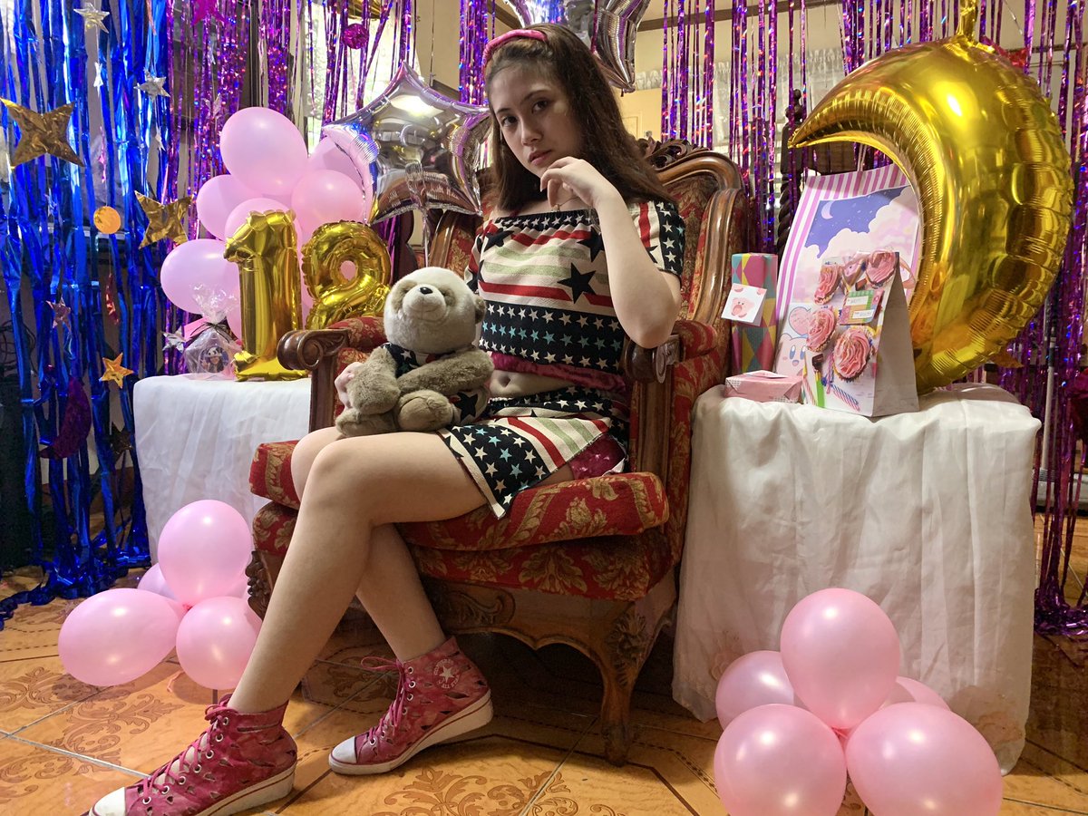 WredAndBlack's tweet photo. My party a while ago was simple but it was def a blast so here are some pics 🙊💕

PS: Don't judge the P100 bills from the money-pull cake, I actually got way more than those &amp; I'm sure I'll have more 😉
: Yes me &amp; my baby have matching clothes
: I know my tummy ain’t flat stfu https://t.co/Oxav2N37Uw
