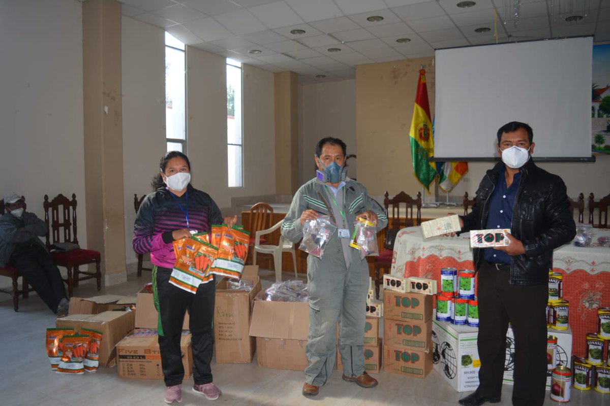 SOCODEVI's tweet photo. 💚En #Bolivie, le projet #PROMAVI (#SOCODEVI-#CCSID) poursuit la distribution d'intrants dans les municipalités reculées du Chuquisaca pour assurer la sécurité alimentaire de +4000 familles et favoriser de bonnes pratiques d'hygiène! #Ensemble | #COVID19 | #sante | #saludpublica https://t.co/YrINoXRIeI