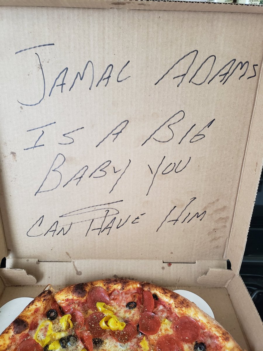 jwallace28's tweet photo. One of my good buds that owns the best pizza place in Hampton does stuff like this to me EVERY time I get a pie from him.  Normally its Jets/Cowboys scores. @Prez @nyjets https://t.co/etgcNM4rYg