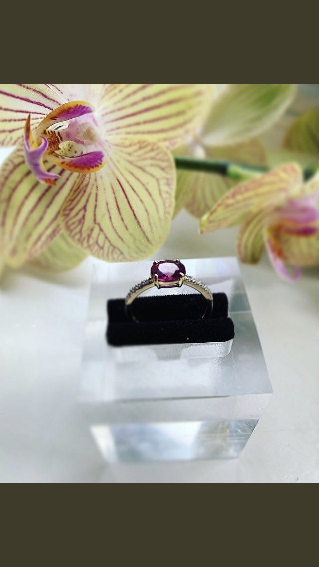 FogalandBarnes's tweet photo. 9 carat yellow gold oval ruby ring. 1.29 carat of rubies. Only £299. #birthday #wedding https://t.co/E74dQdhKnr https://t.co/UxdcgyL3tW